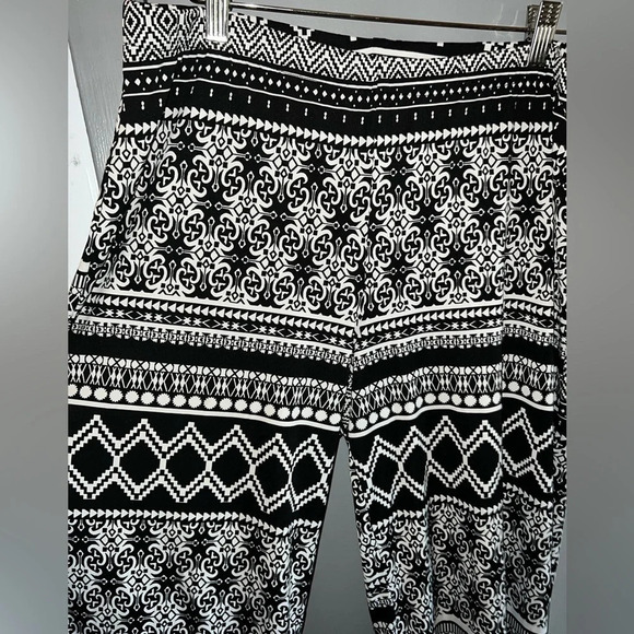 AB STUDIO pants. White and black boho pattern loose fitting size tag is faded. - Picture 2 of 5